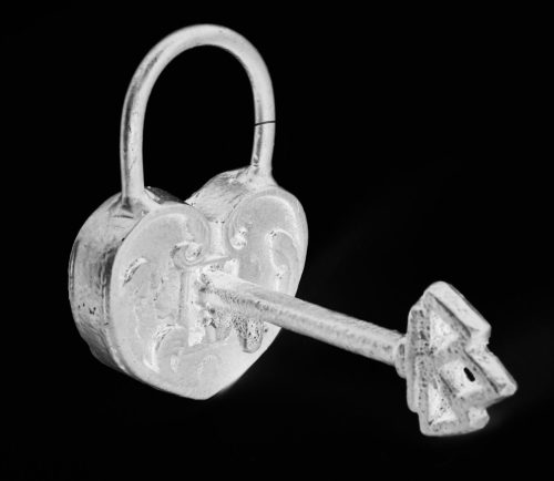 K.IRON PADLOCK+KEY WHITE 12