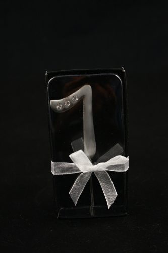 ON CAKE SERVER/CROSS. "7