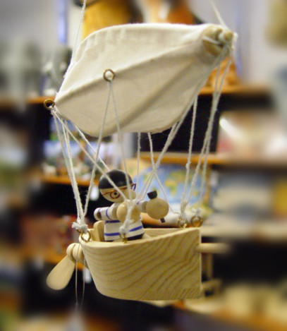 WOODEN RUG AIRSHIP
